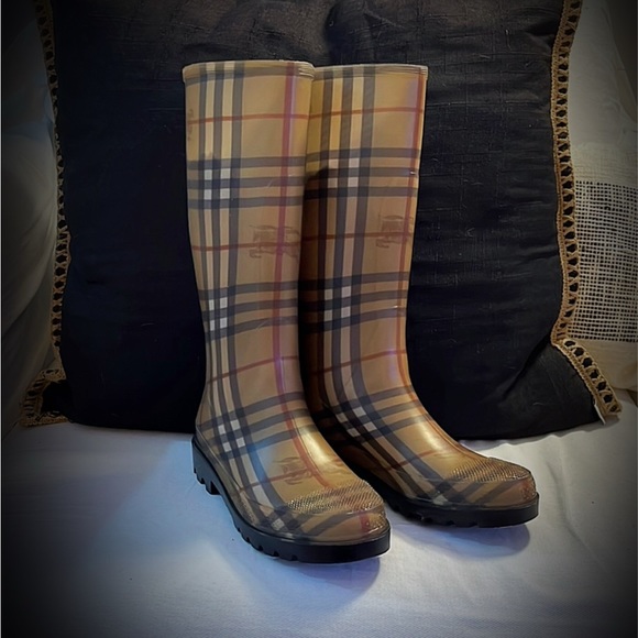 Burberry Nova Check Print Lisson Plaid
Rain Boots Haymarket Wellies
Size: 38 - Picture 1 of 4